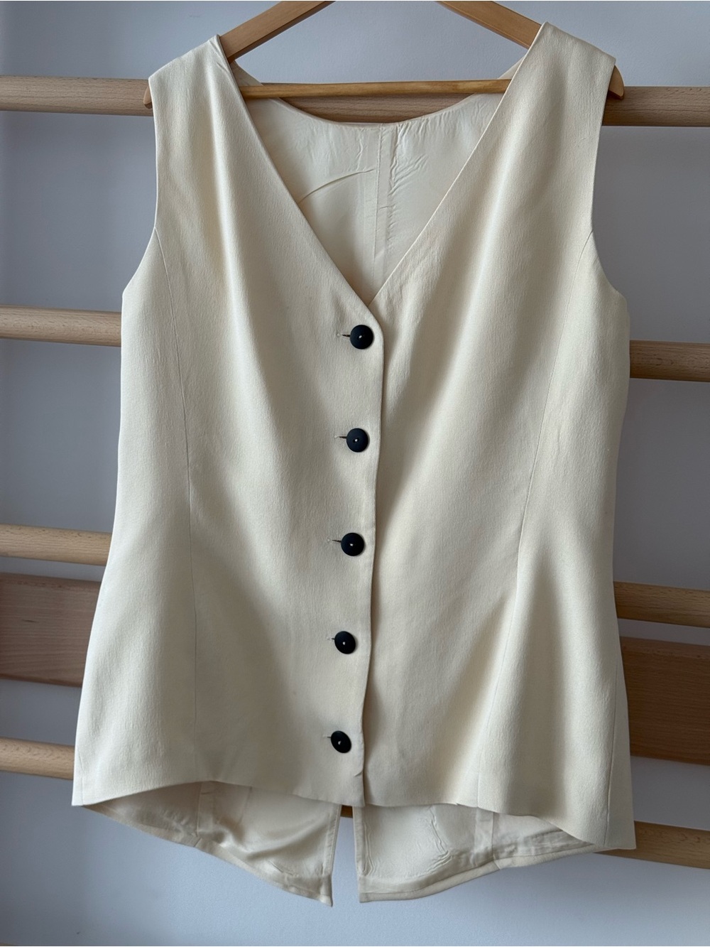 Vintage Dana Buchman 100% Silk Cream High-Neck Vest Top Sz 8 - Picture 3 of 5